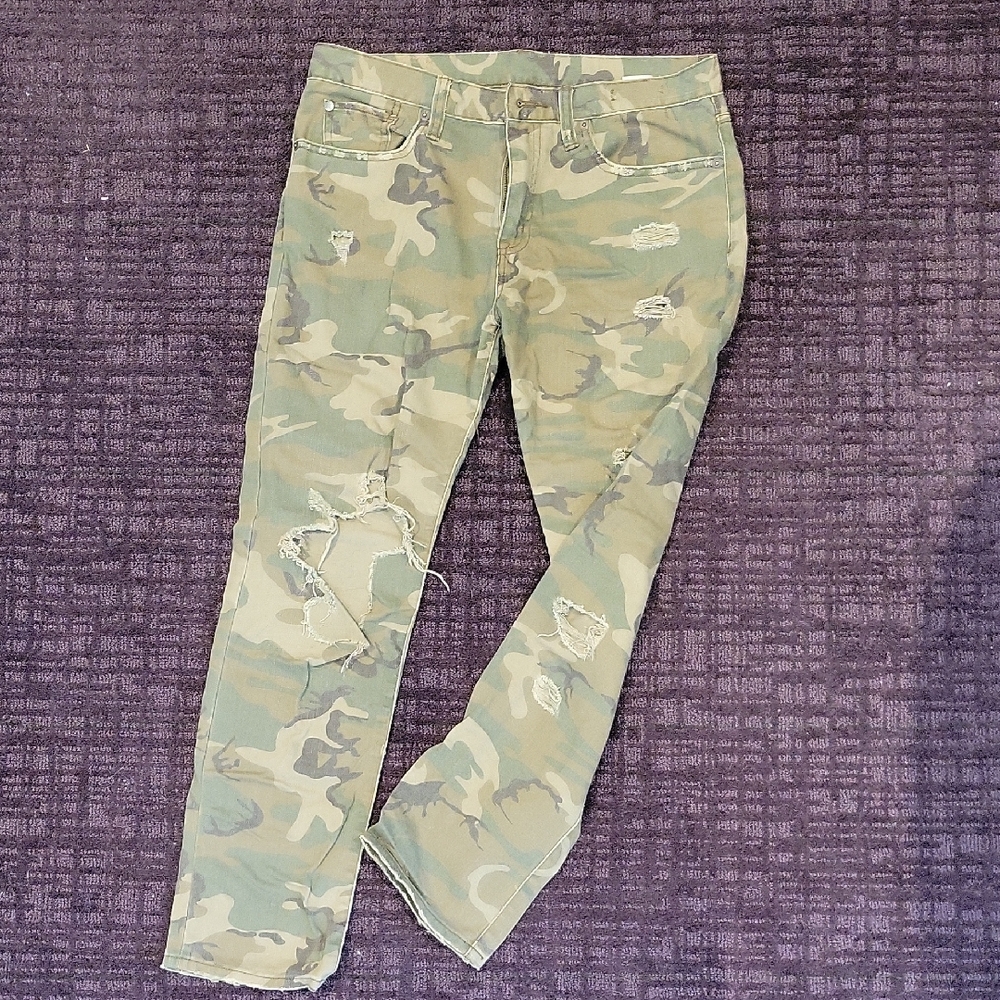Camo destructed boyfriend jeans size 27